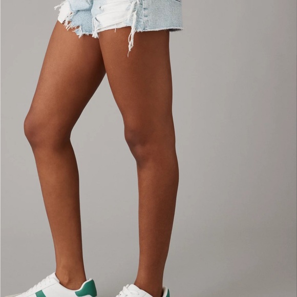 American Eagle Strigid Denim Mom Shorts Distressed Light Blue - Picture 5 of 7